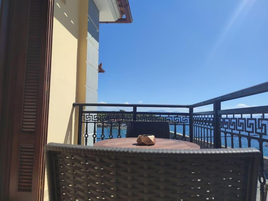 La mer Gythio Esterno foto